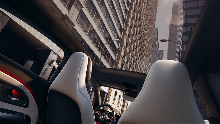 Blick durch das Panoramadach des Mercedes-Benz CLA aus dem Fond, mit Sicht auf urbane Hochhäuser und edle Sportsitze.